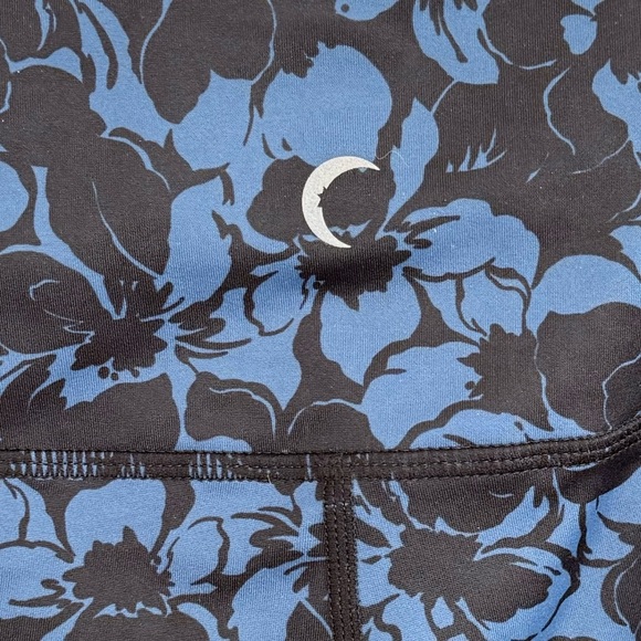 ZYIA black + blue “Light & Tight” high waist leggings Size 14-16. Capri (23-25”) - Picture 3 of 8